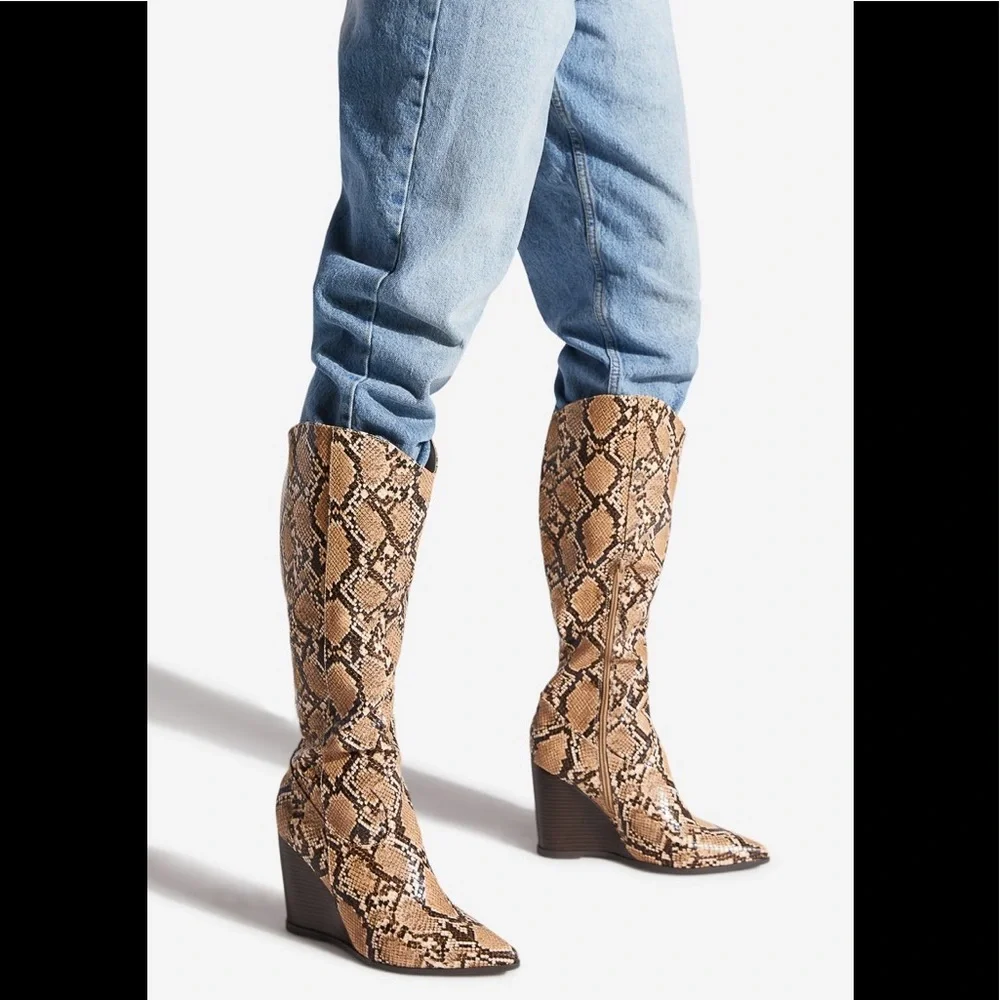 NWT Shoe Dazzle Snakeskin Faux Leather Wedge Boots - Picture 9 of 12